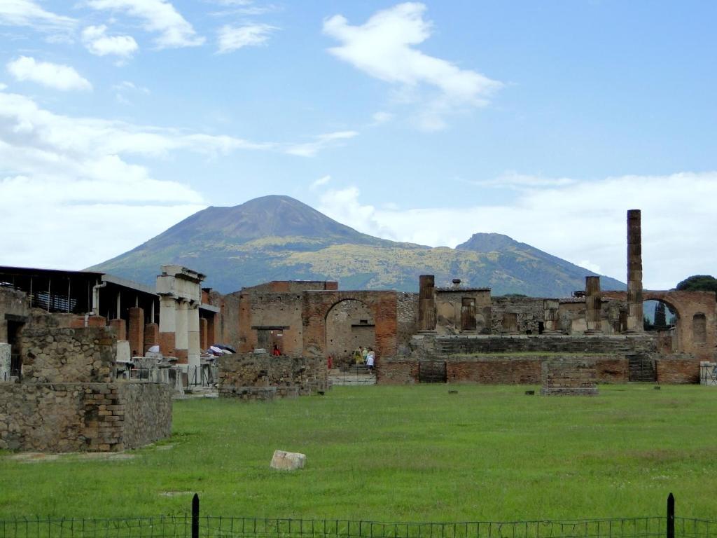 Hotel Diana Pompei Exterior photo